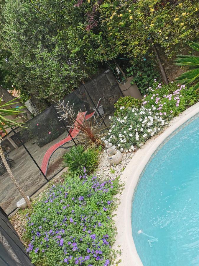 Appartement En Sous Sol De Villa Avec Acces Jardin Et Piscine Marseilles Exterior foto