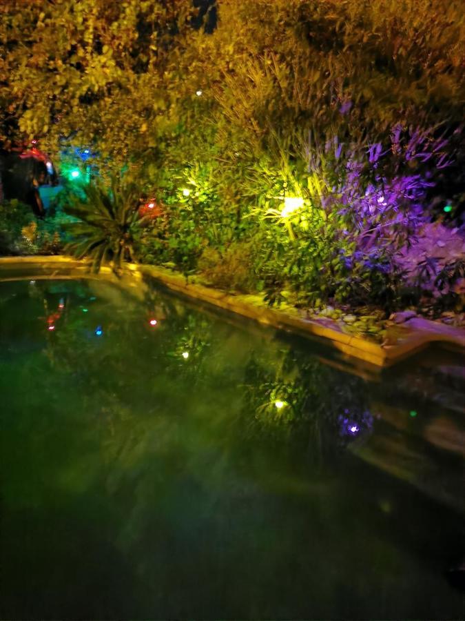 Appartement En Sous Sol De Villa Avec Acces Jardin Et Piscine Marseilles Exterior foto