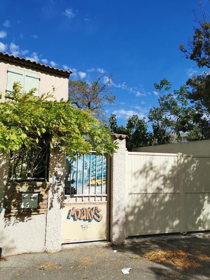 Appartement En Sous Sol De Villa Avec Acces Jardin Et Piscine Marseilles Exterior foto