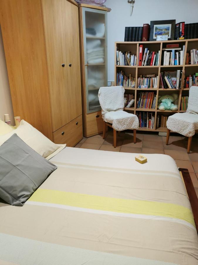 Appartement En Sous Sol De Villa Avec Acces Jardin Et Piscine Marseilles Exterior foto
