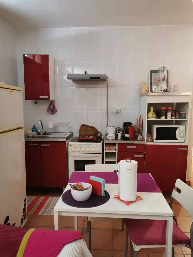 Appartement En Sous Sol De Villa Avec Acces Jardin Et Piscine Marseilles Exterior foto