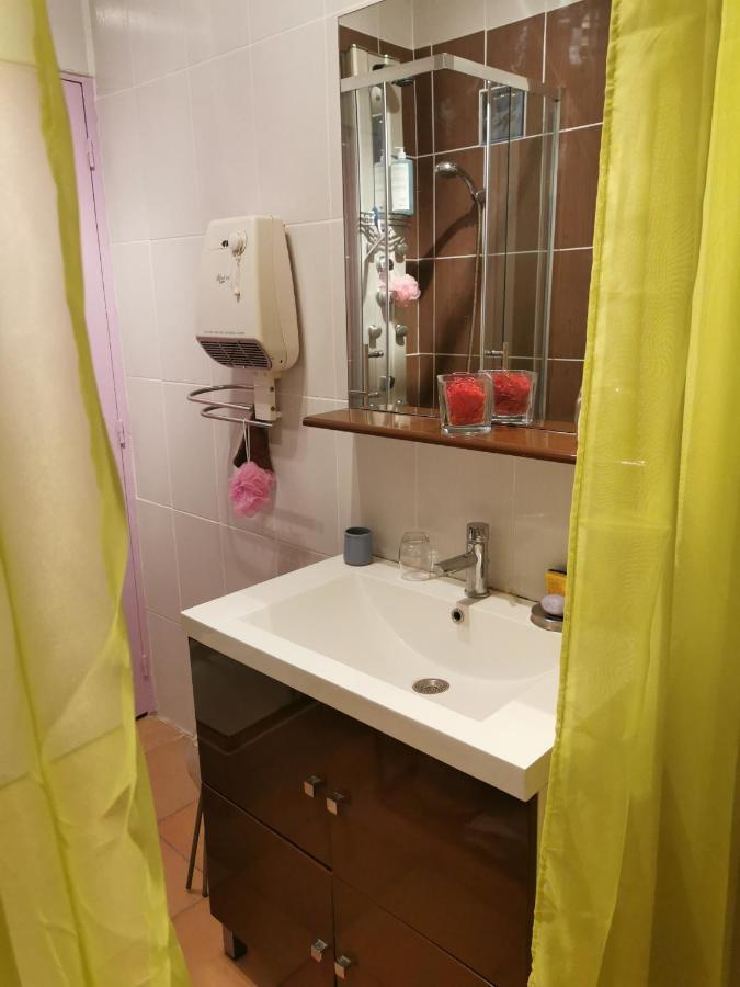 Appartement En Sous Sol De Villa Avec Acces Jardin Et Piscine Marseilles Exterior foto