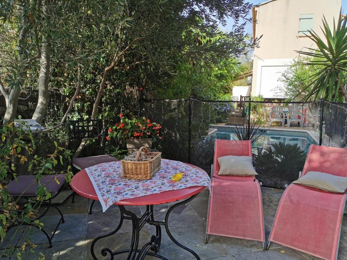 Appartement En Sous Sol De Villa Avec Acces Jardin Et Piscine Marseilles Exterior foto