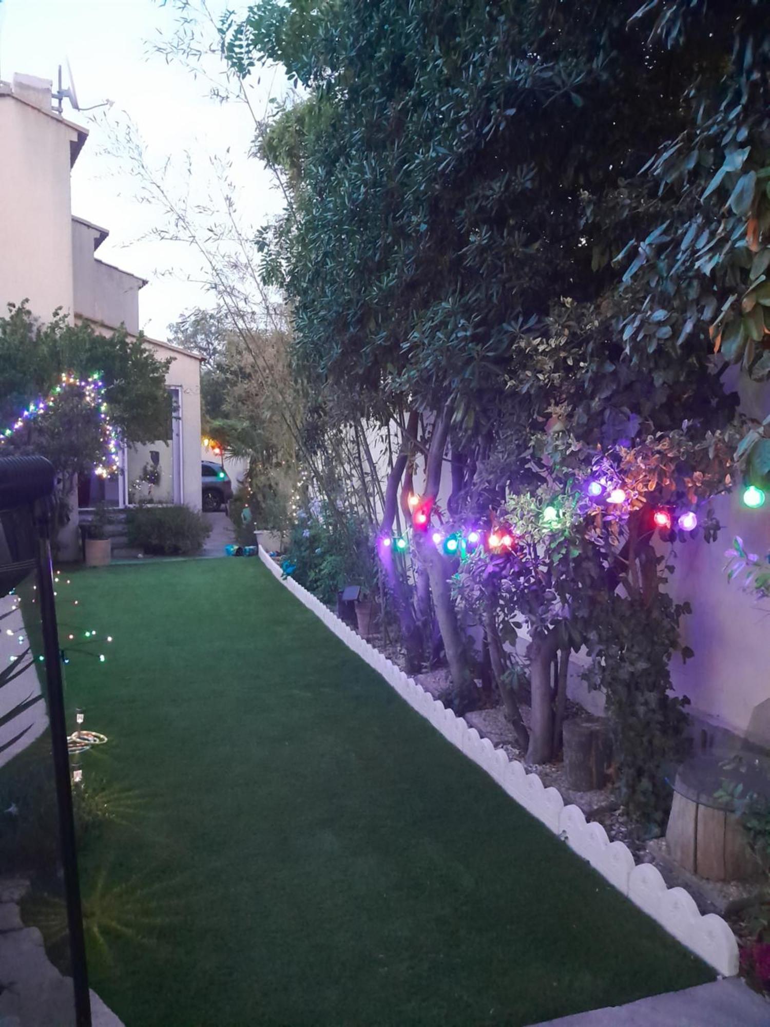 Appartement En Sous Sol De Villa Avec Acces Jardin Et Piscine Marseilles Exterior foto
